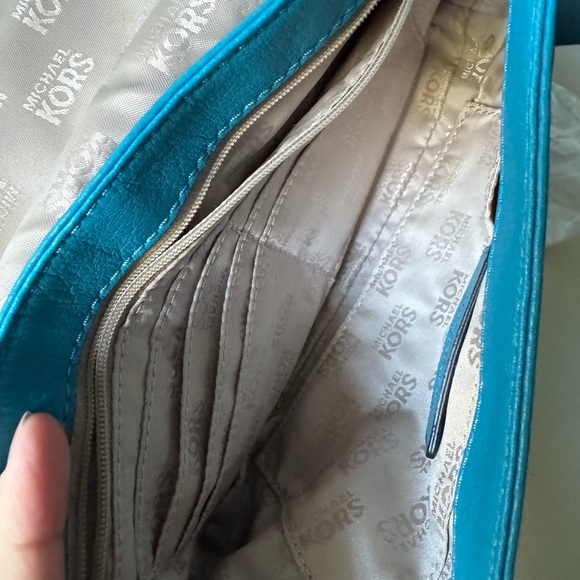 Michael Kors Turquoise Shoulder Bag with Gold Chain - Picture 3 of 8